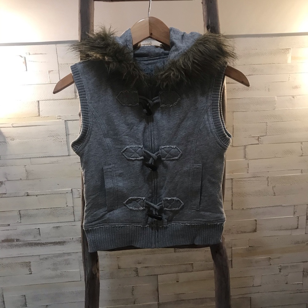 Mudd grey vest (girls)